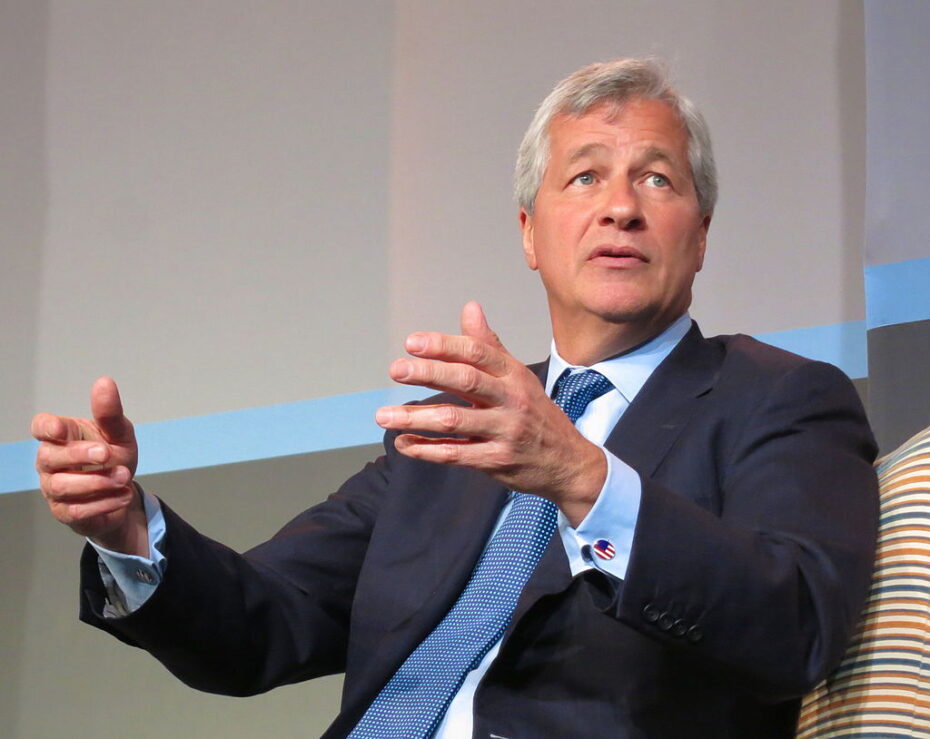 JPMorgan Chase head Jamie Dimon warns against Bitcoin cryptocurrency, names the best 2 CEOs -Tim Cook and Jeff Bezos.