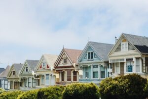 Real estate experts at Zillow and Realtor reveal biggest trends and hottest and worst housing markets in 2022