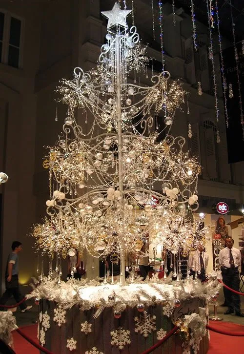 Diamond Christmas Tree by Soo Kee Jewellery Shop 