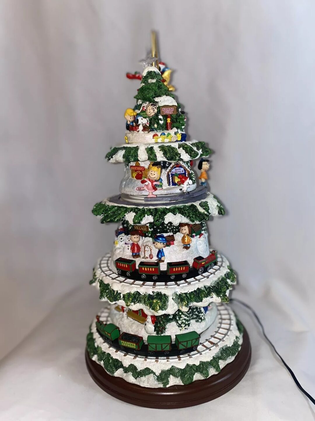 peanuts christmas tree