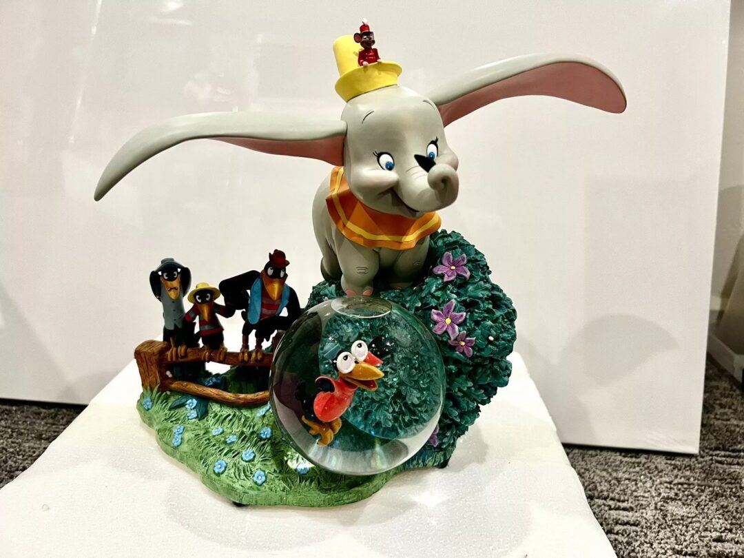 dumbo snow globe