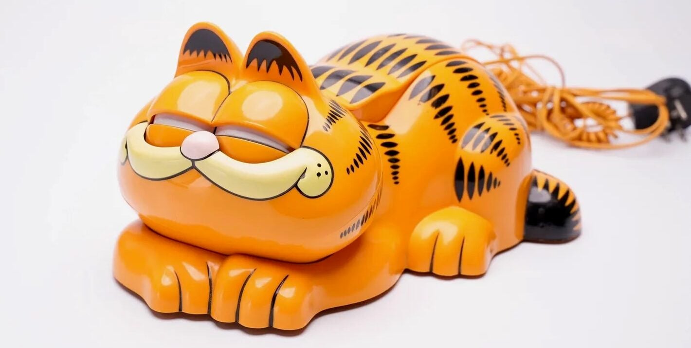 12 Vintage Novelty Phones Collectors Love