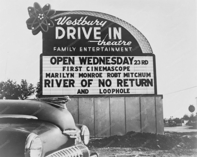 19 Classic Photos That Show the Magic of Drive-In Theaters