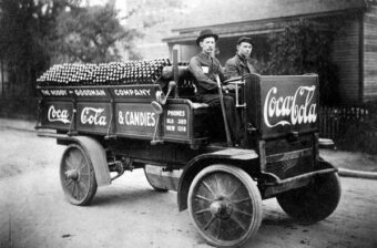 19 Nostalgic Photos of Coca-Cola Culture - Wealth Gang