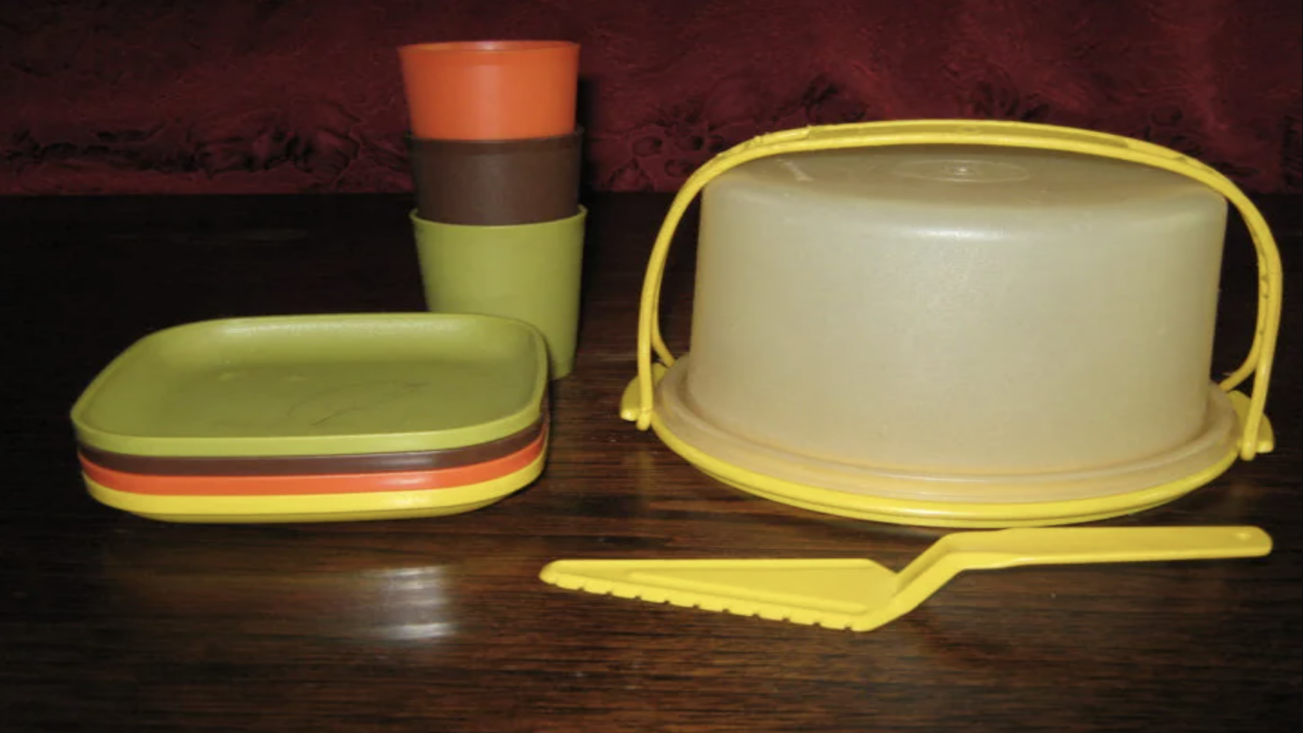 8 vintage Tupperware products including classic cake takers