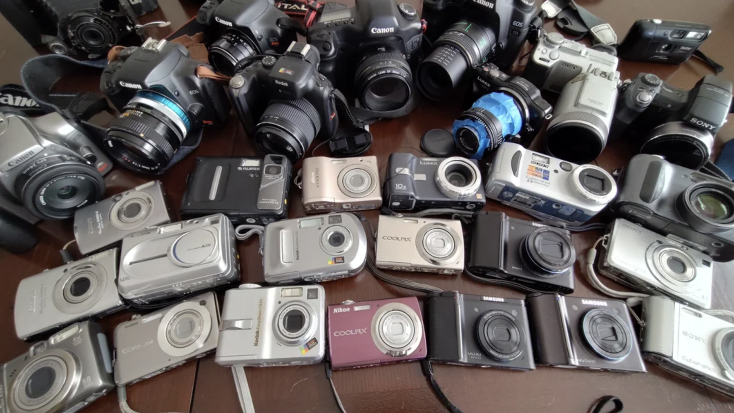 18 outdated gadgets including point and shoot digital cameras