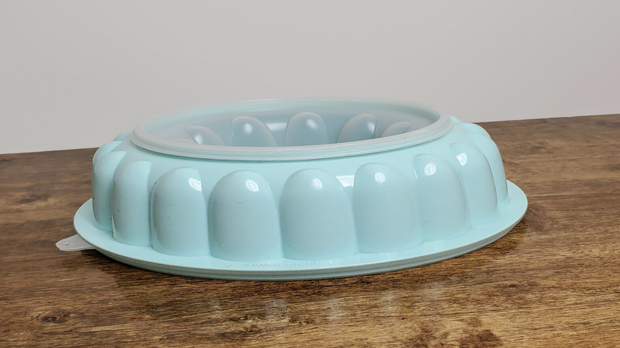 8 vintage Tupperware molds like Jel Ring designs