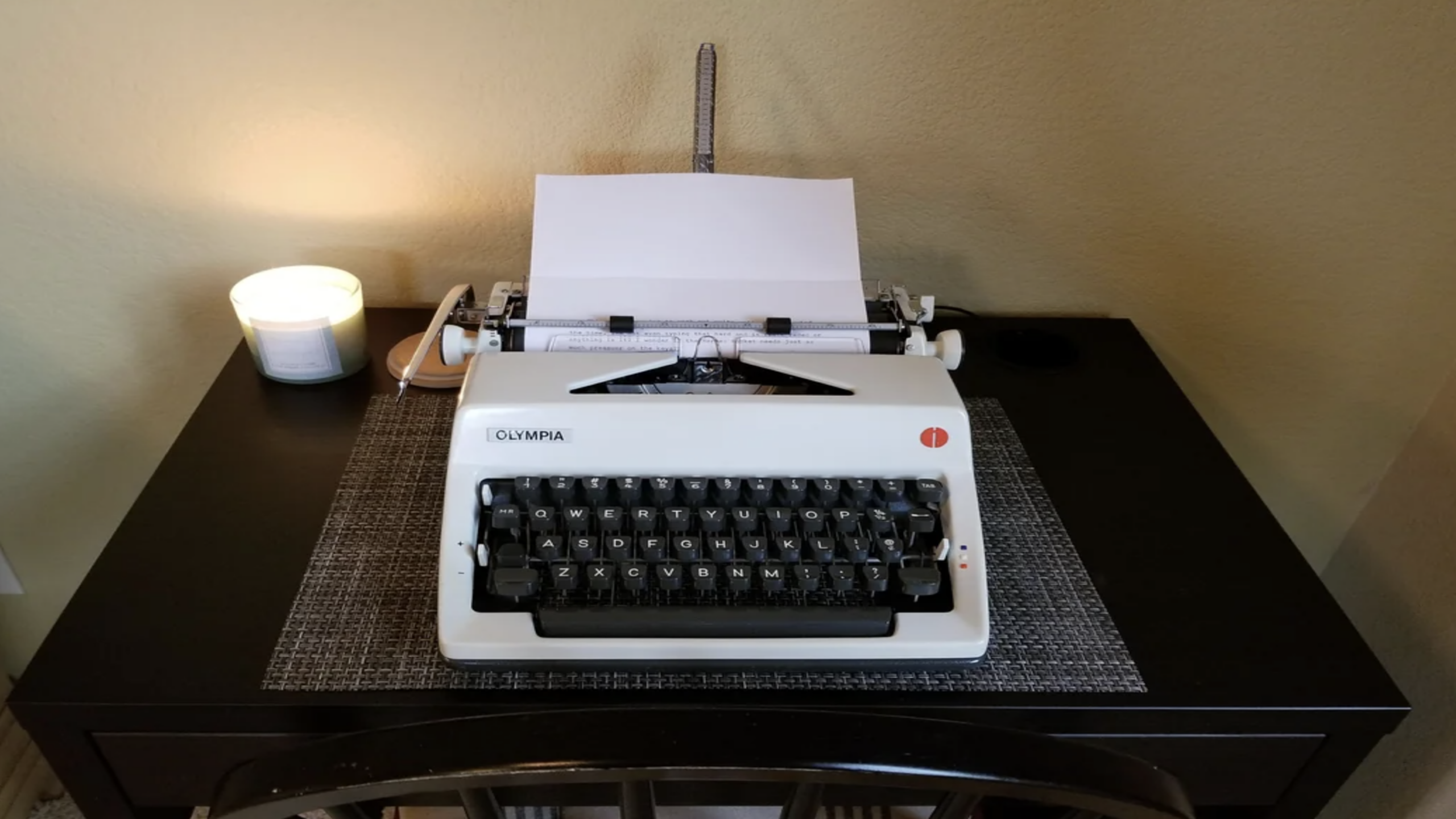 10 forgotten passive income ideas with vintage typewriters for rent