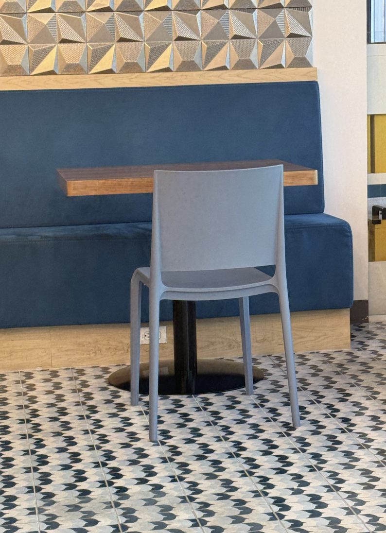 Optical illusion photos showing a floor that looks like a real hole