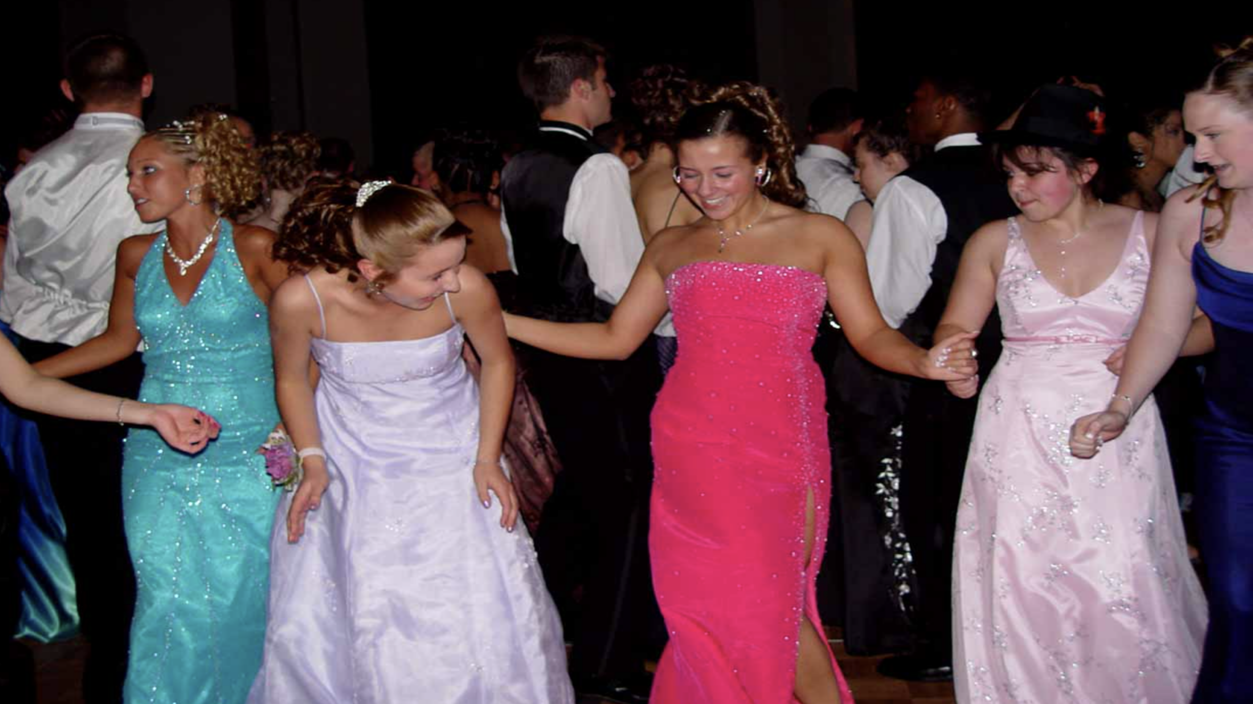 2000s prom photos with iconic and recognizable prom looks