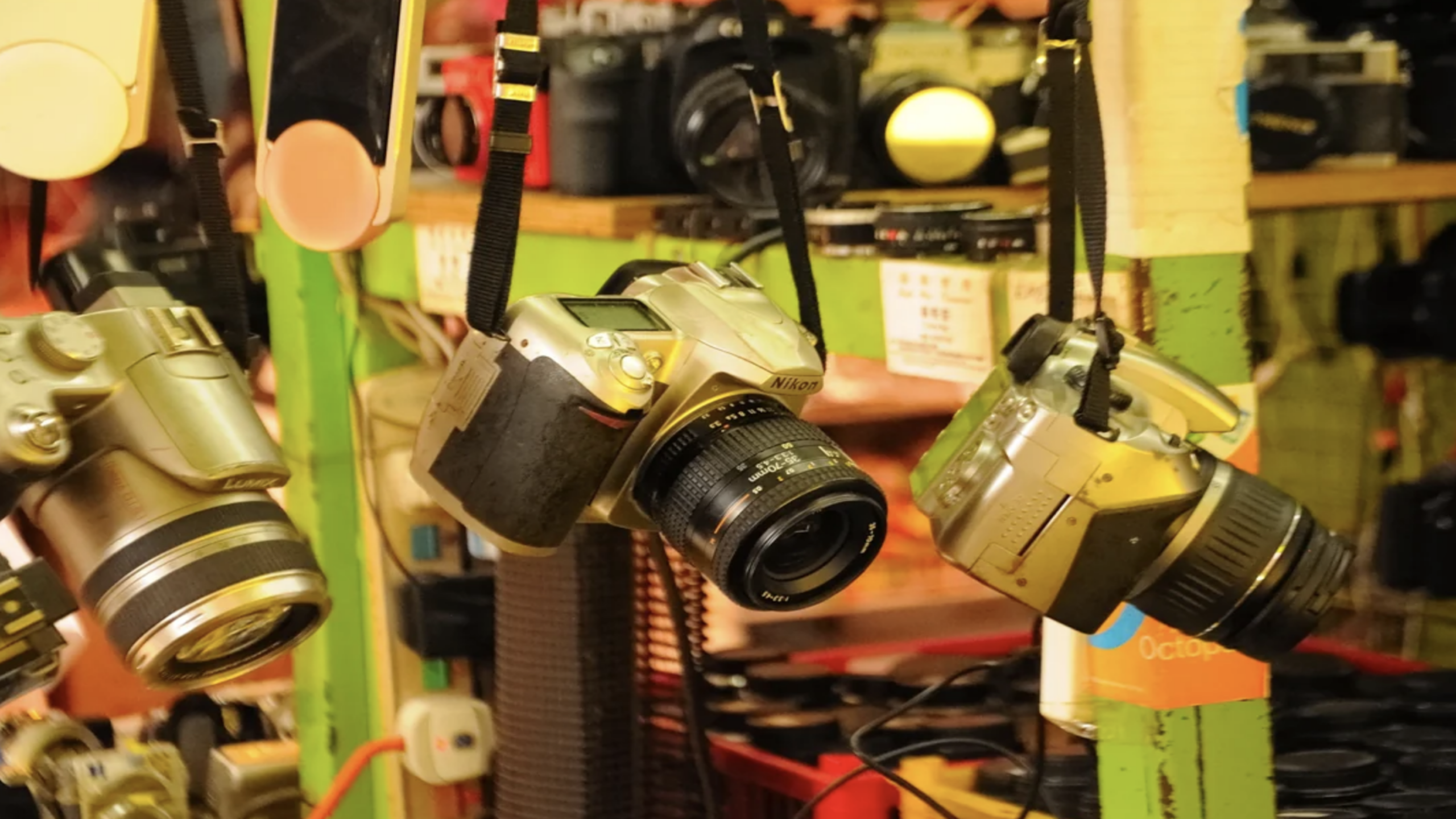 Photography workspace creating passive money through stock photos