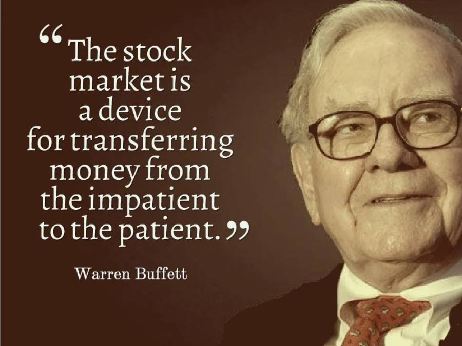 Close-up of an elderly man in glasses and a suit, smiling. Next to him is a quote: “The stock market is a device for transferring money from the impatient to the patient.” — Warren Buffett.
