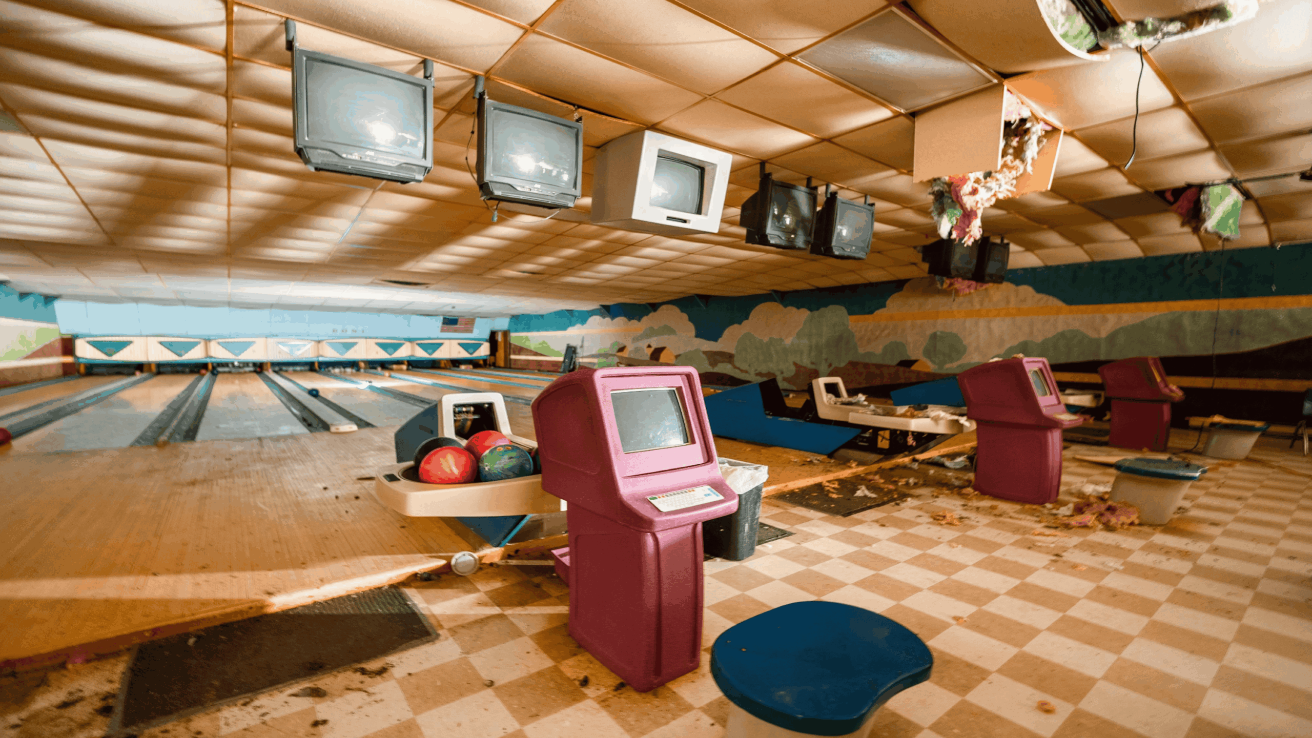 Photos of Abandoned Places That Feel Like Time Capsules